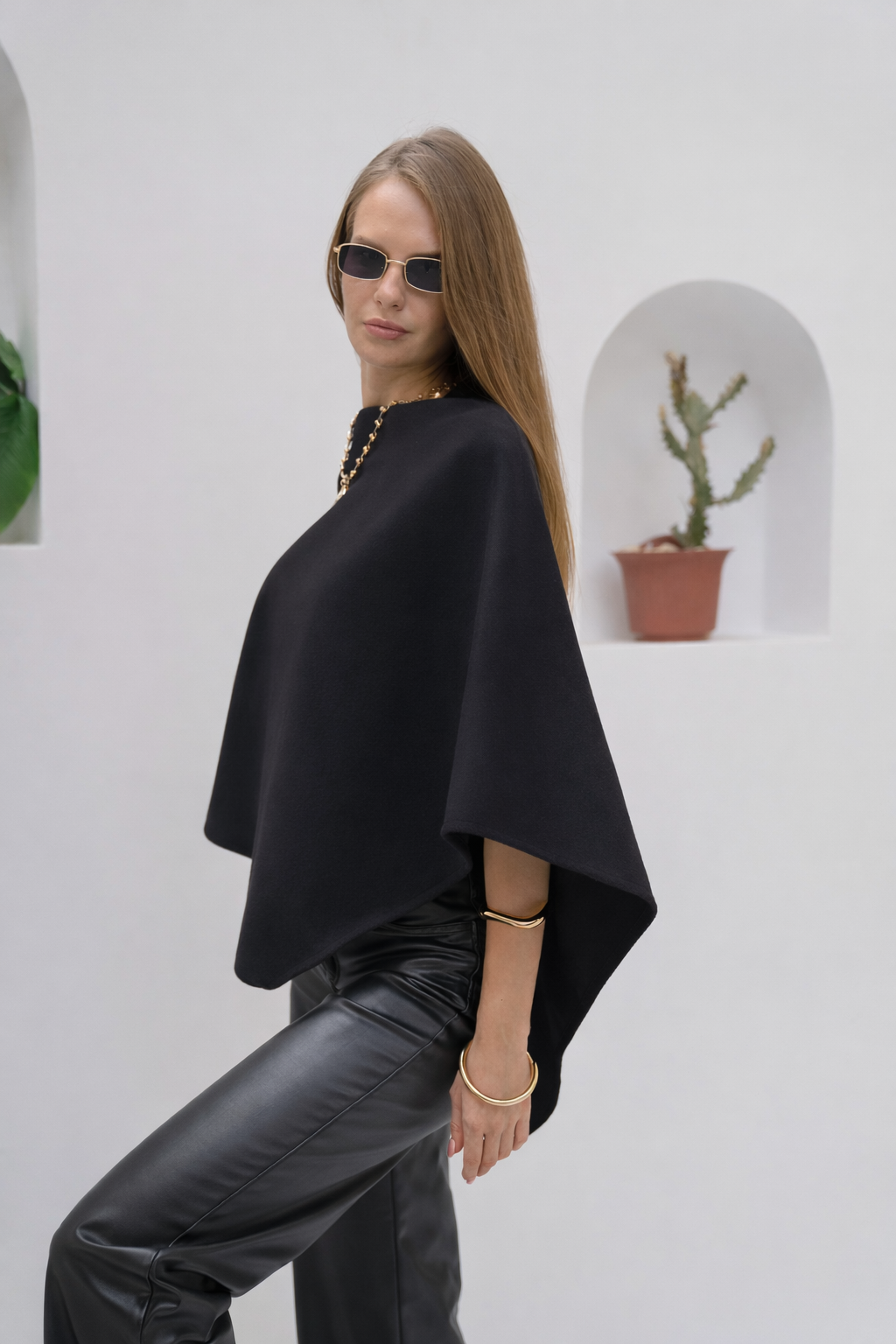 JST Signature Cape - Black