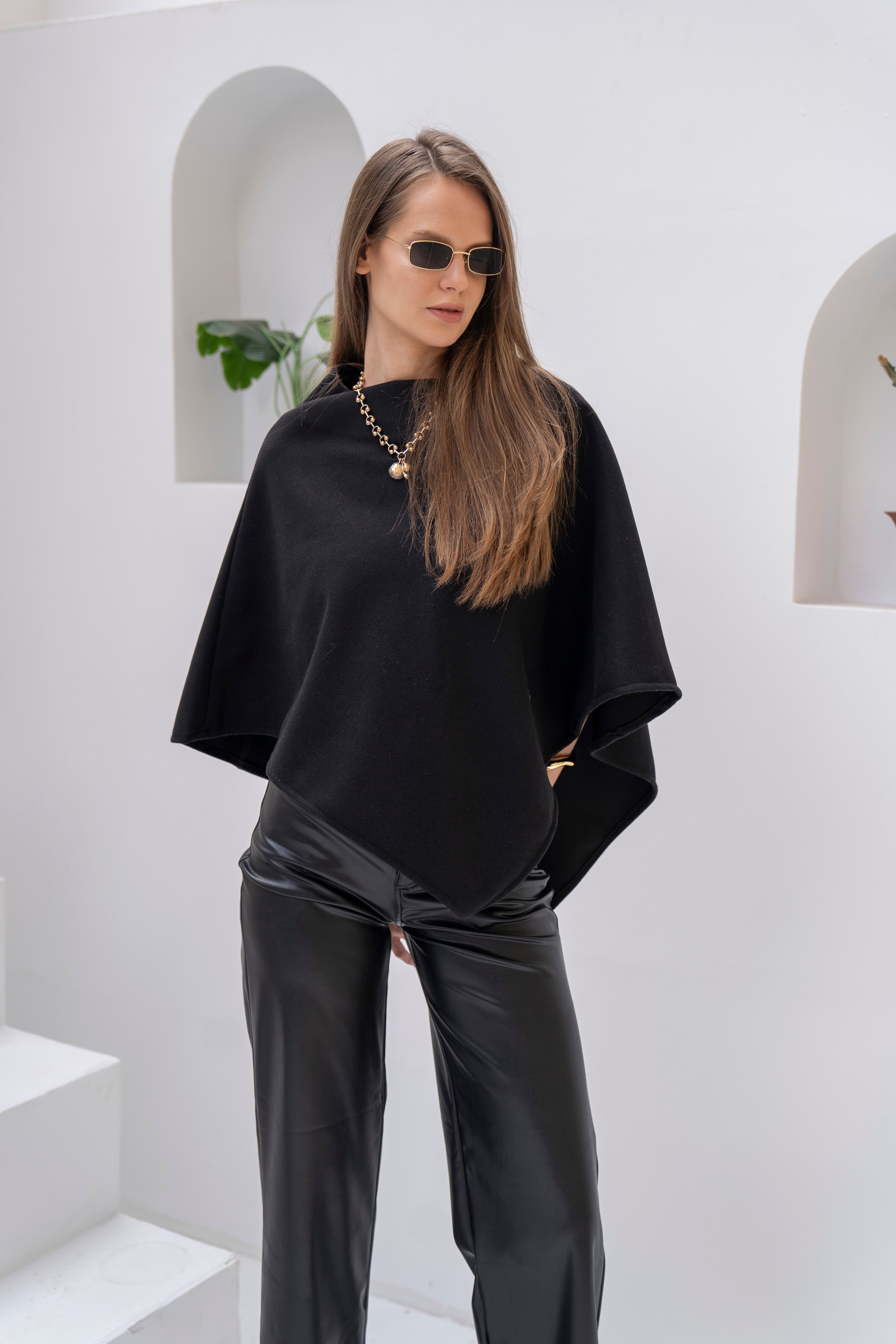 JST Signature Cape - Black