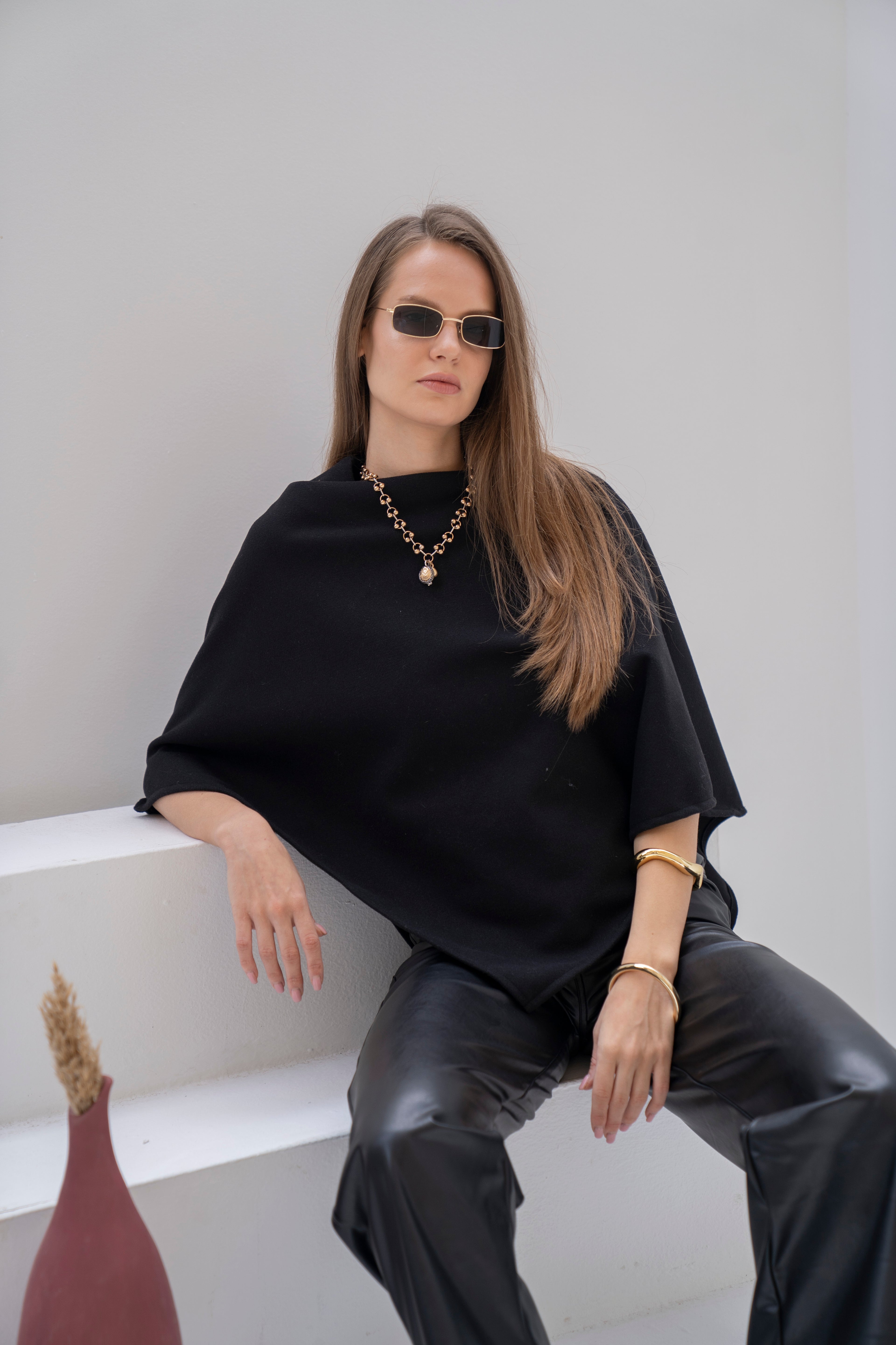 JST Signature Cape - Black